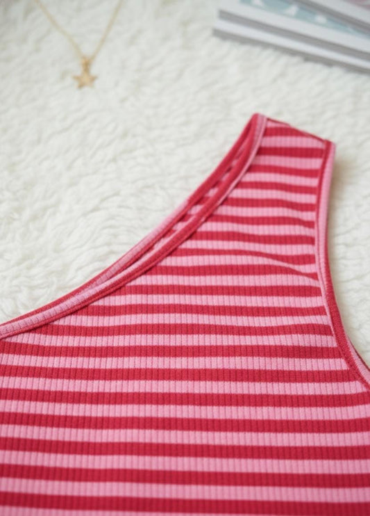 Talla L; Top ajustado de hombro asimétrico de punto a rayas