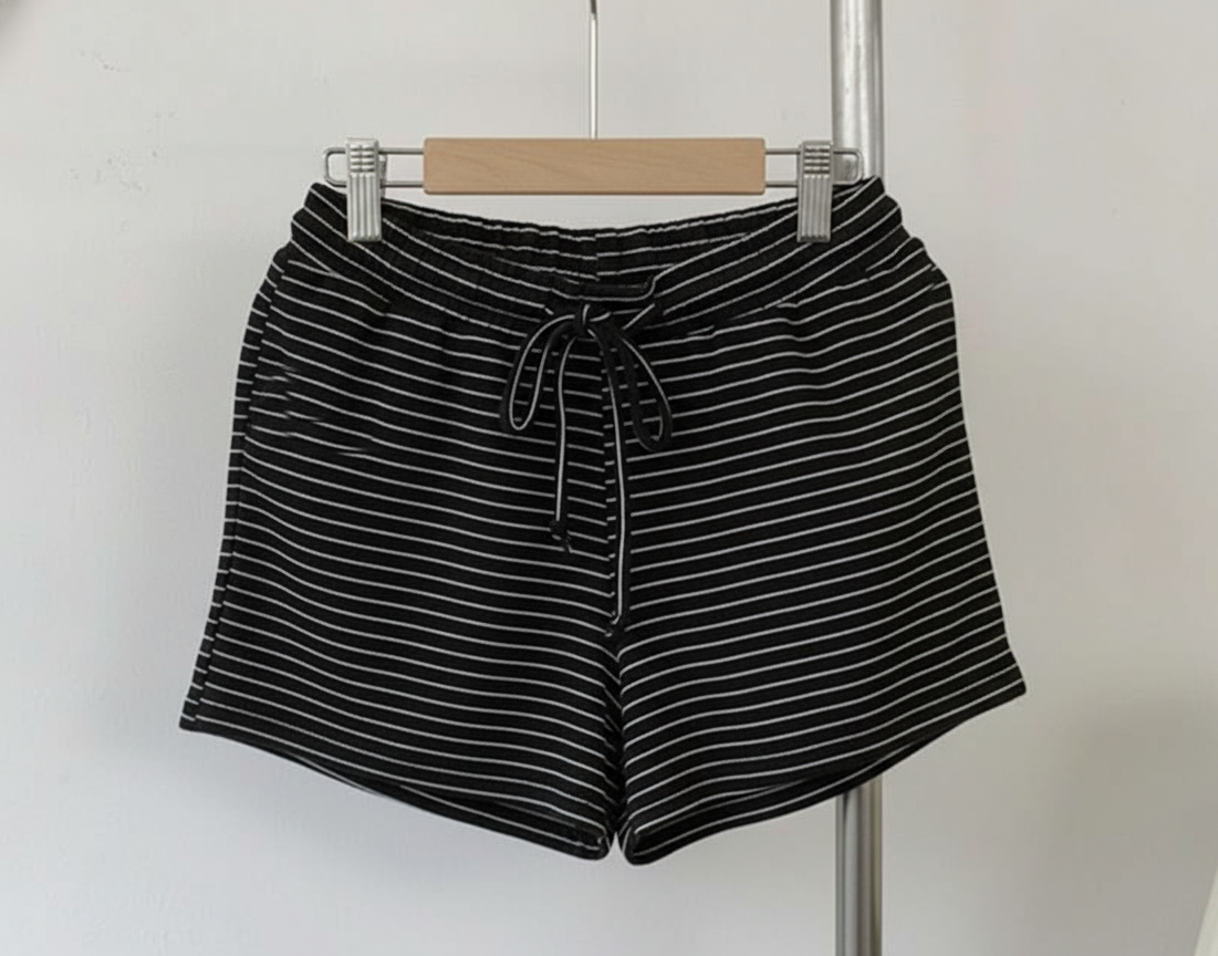 Pantalones cortos a rayas cómodos y casuales para dama en casa, verano